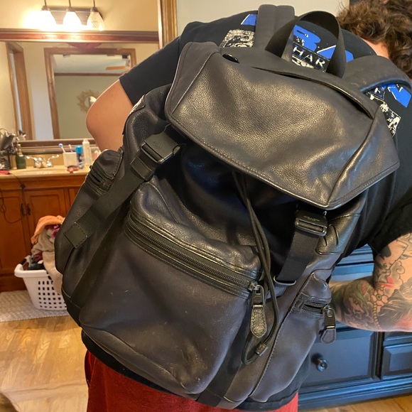 Mens coach track backpack - Picture 9 of 13